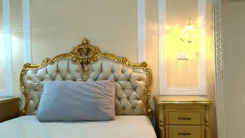 Hallie Stone online show from 04/02/26, 12:03