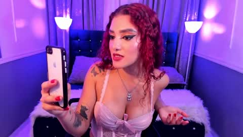 Snapshot of hallsred_rh chatting on 01/08/25, 12:06 Halls Red online show from 01/08/25, 12:06