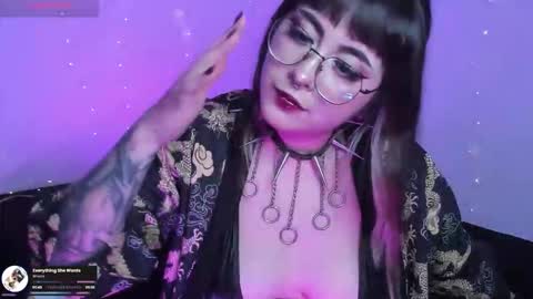 Snapshot of hallucigenia_sparza chatting on 06/10/26, 11:35 Hallu online show from 06/10/26, 11:35