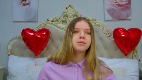 Snapshot of hallybradley chatting on 02/18/26, 05:03 HallyBradley online show from 02/18/26, 05:03