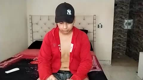 Snapshot of hamilton_17 chatting on 02/25/26, 06:06 Hamilton online show from 02/25/26, 06:06