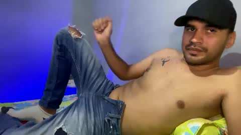 hamiltong12 online show from 10/28/25, 05:22