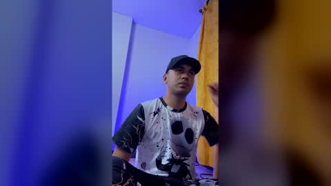 hamiltong12 online show from 12/23/25, 02:42