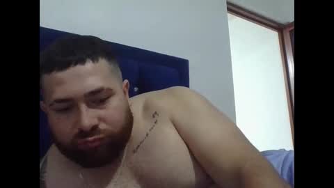 Snapshot of hammerwhithe01 chatting on 12/16/25, 01:27 hammerwhithe01 online show from 12/16/25, 01:27