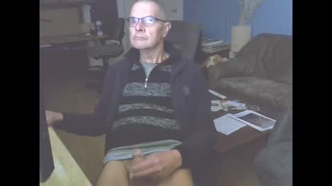 Snapshot of hamto65 chatting on 12/14/24, 04:09 Prefer men 80 online show from 12/14/24, 04:09