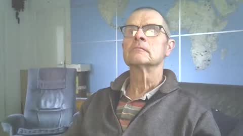 Snapshot of hamto65 chatting on 10/11/25, 03:43 Prefer men 80 online show from 10/11/25, 03:43