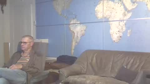 Snapshot of hamto65 chatting on 10/12/25, 07:13 Prefer men 80 online show from 10/12/25, 07:13