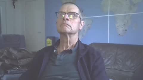 Snapshot of hamto65 chatting on 10/23/25, 03:22 Prefer men 80 online show from 10/23/25, 03:22