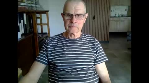 Prefer men 80 online show from 04/25/26, 03:53