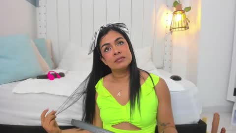 hanah_gray online show from 09/11/25, 11:21