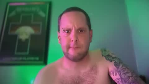 Snapshot of hand_banana_420 chatting on 09/17/25, 02:02 hand_banana_420 online show from 09/17/25, 02:02