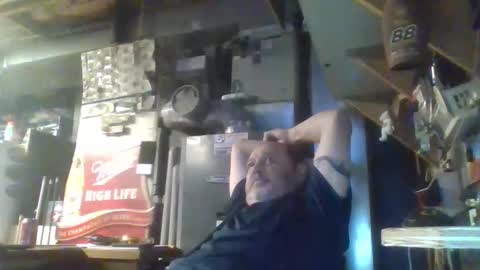 Snapshot of handiemanhere chatting on 11/14/25, 02:16 naked man online show from 11/14/25, 02:16