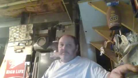 Snapshot of handiemanhere chatting on 02/08/26, 07:12 naked man online show from 02/08/26, 07:12