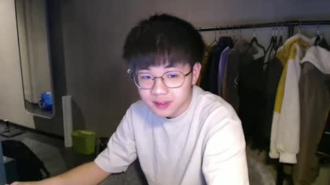 handsome_mannn online show from 12/19/24, 09:49