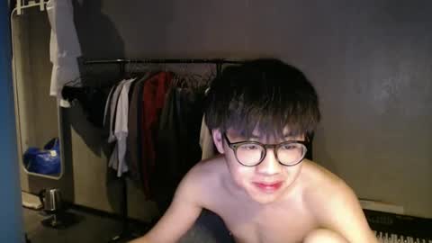 handsome_mannn online show from 04/17/26, 09:07