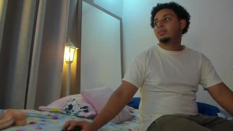 Snapshot of handsome_petite chatting on 01/04/25, 03:07 grace and tim online show from 01/04/25, 03:07