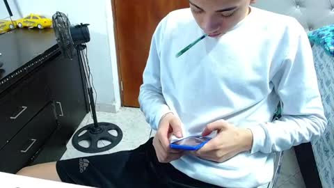 Snapshot of handsome_white1 chatting on 12/09/24, 06:23 jorge daniel online show from 12/09/24, 06:23