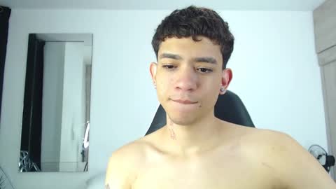 Snapshot of handsome_white1 chatting on 09/30/25, 01:43 jorge daniel online show from 09/30/25, 01:43