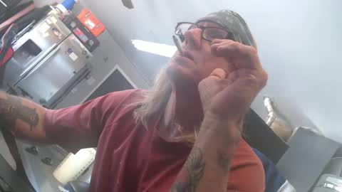 Snapshot of handyman5303 chatting on 01/30/25, 06:32 Handystudman online show from 01/30/25, 06:32