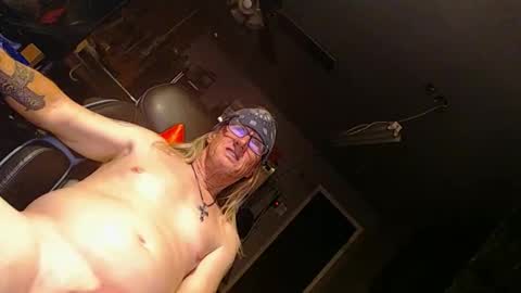 Snapshot of handyman5303 chatting on 11/14/25, 06:34 Handystudman online show from 11/14/25, 06:34