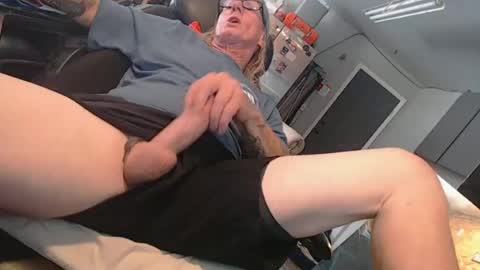 Snapshot of handystud33 chatting on 06/17/26, 03:02 handystud33 online show from 06/17/26, 03:02