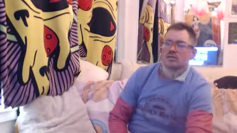 Snapshot of hankrams chatting on 12/18/25, 03:56 hank rams online show from 12/18/25, 03:56