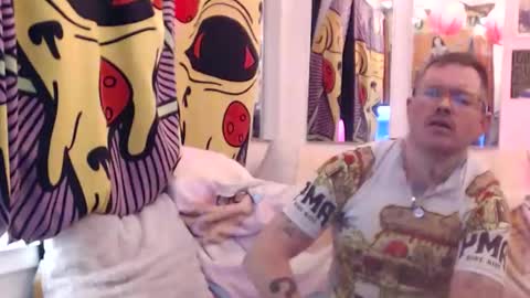 Snapshot of hankrams chatting on 12/20/25, 03:57 hank rams online show from 12/20/25, 03:57