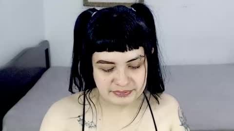 Snapshot of hanna99moon chatting on 10/07/25, 02:42 JUANA online show from 10/07/25, 02:42