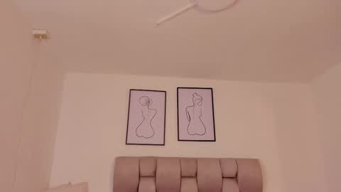 hanna__evans_ online show from 09/13/25, 11:43