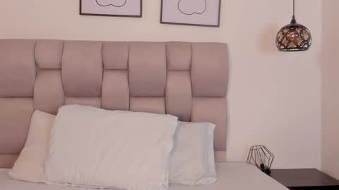 hanna__evans_ online show from 09/30/25, 11:26