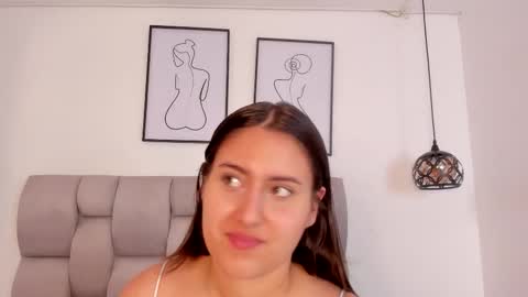 hanna__evans_ online show from 11/05/25, 12:38