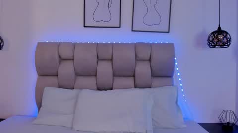 hanna__evans_ online show from 12/05/25, 01:20