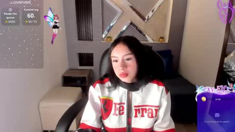 Snapshot of hanna_bloomm chatting on 06/07/26, 11:58 Hanna online show from 06/07/26, 11:58