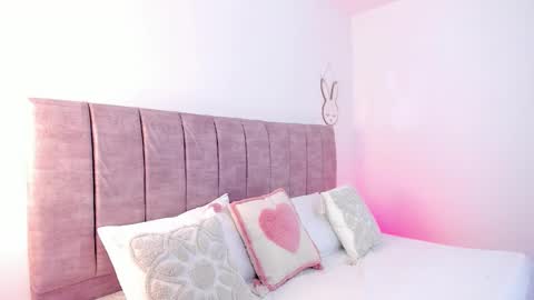 hanna_bunny15 online show from 11/19/25, 09:15