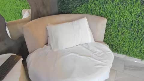 Hanna online show from 12/17/25, 03:18