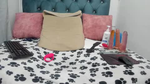 hanna_hornyx20 online show from 12/19/25, 12:39