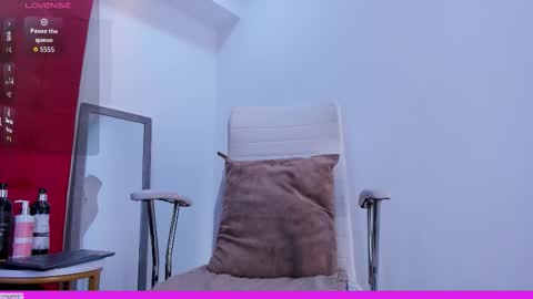 Snapshot of hanna_jadidi chatting on 12/15/25, 09:41 Hanna online show from 12/15/25, 09:41