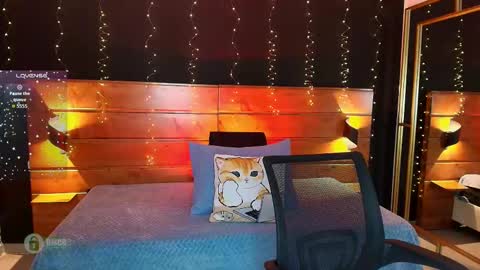 Snapshot of hanna_kimura chatting on 09/21/25, 08:21 Hanna online show from 09/21/25, 08:21