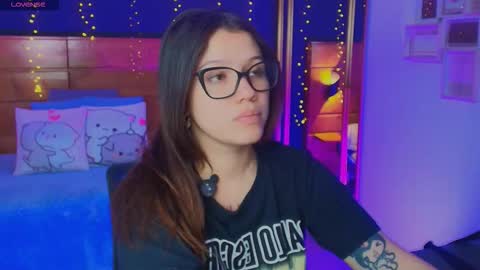 Snapshot of hanna_kimura chatting on 11/08/25, 08:29 Hanna online show from 11/08/25, 08:29