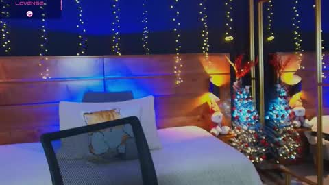 Snapshot of hanna_kimura chatting on 11/27/25, 02:57 Hanna online show from 11/27/25, 02:57