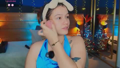 Snapshot of hanna_kimura chatting on 11/27/25, 09:39 Hanna online show from 11/27/25, 09:39