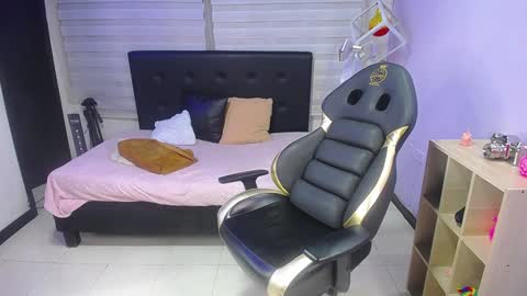 hanna_lamber online show from 01/23/25, 02:33