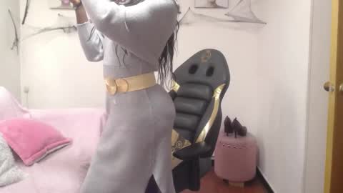 hanna_lamber online show from 10/11/25, 11:20