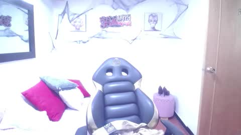 hanna_lamber online show from 10/16/25, 11:55