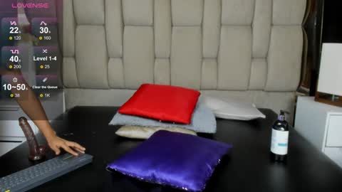 Hanna lens online show from 12/22/24, 07:31