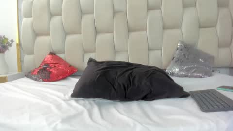 Hanna lens online show from 02/25/26, 05:00