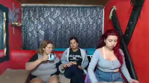 Snapshot of hanna_mature01 chatting on 03/02/25, 10:35 Hanna online show from 03/02/25, 10:35