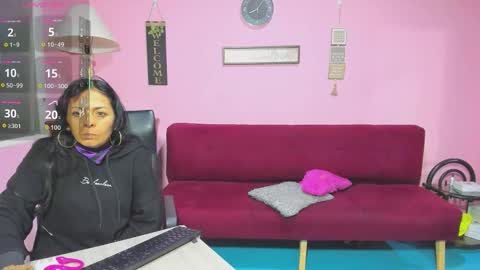 Snapshot of hanna_mature01 chatting on 10/13/25, 01:05 Hanna online show from 10/13/25, 01:05