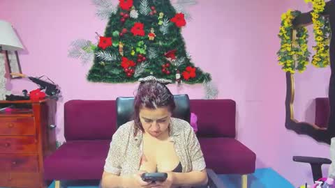 Snapshot of hanna_mature01 chatting on 01/10/26, 01:40 Hanna online show from 01/10/26, 01:40