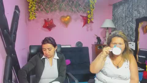 Snapshot of hanna_mature01 chatting on 02/18/26, 12:12 Hanna online show from 02/18/26, 12:12